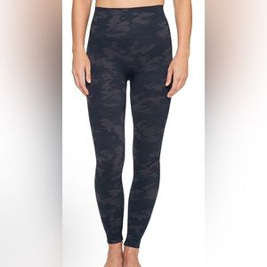 SPANX Seamless Moto Leggings size Large Camo